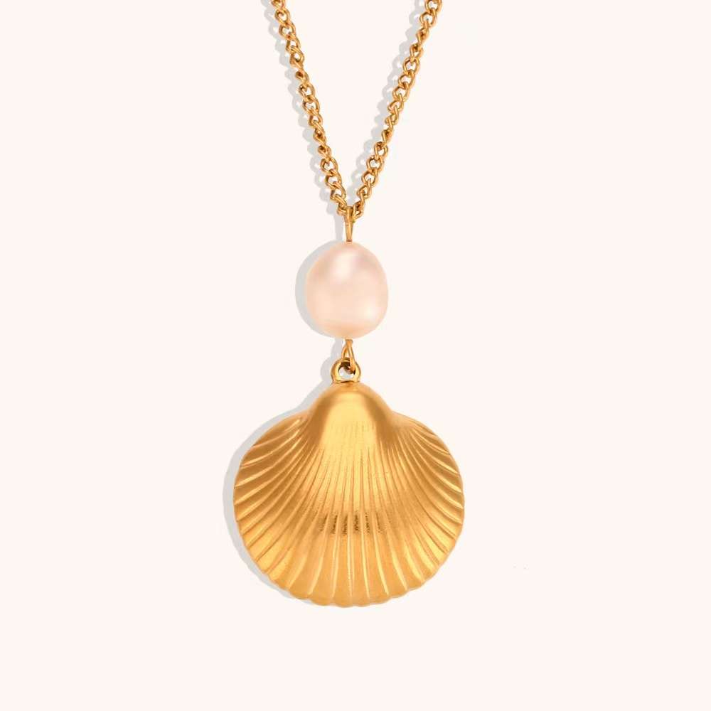 Shell pendant necklace