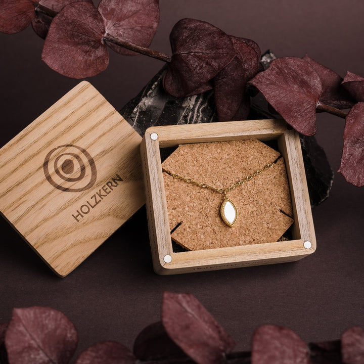 Visual Necklace
